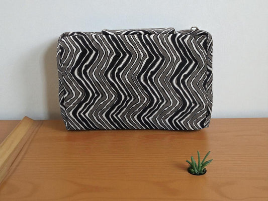 Chevron Black Groove 6-Pocket Clutch Pouch
