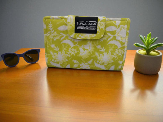 Citron Belle – Lime Bloom 6-Pocket Clutch Pouch