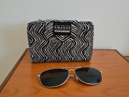 Chevron Black Groove 6-Pocket Clutch Pouch